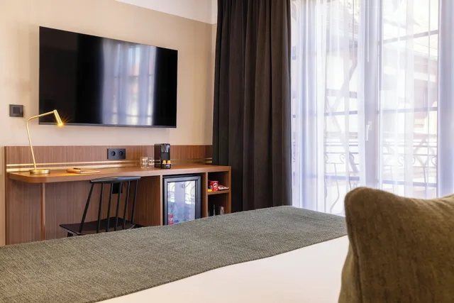 Standard, Single, Queen Bed, Le Colombier 7/10