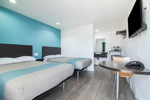 غرفة بسريرين مزدوجين للمدخنين، Motel6 Moreno Valley, CA - Perris 2/4