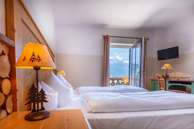 Room, Queen Bed, Balcony, Landhotel and Berggasthof Panorama 3/6