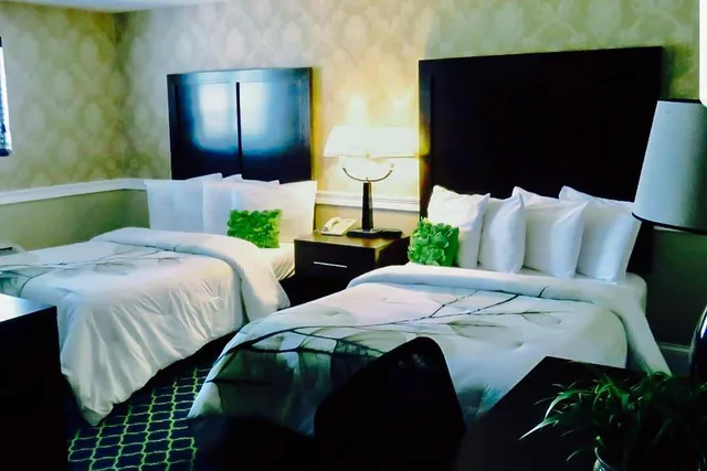 غرفة بسريرين مزدوجين، RODEWAY INN LOGAN INTERNATIONAL AIRPORT 1/2