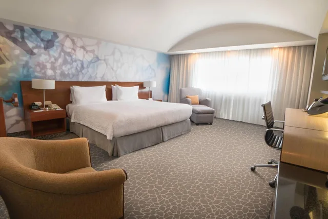 غرفة بسرير كينج بإطلالة على المدينة، Courtyard By Marriott Mexico City Revolucion Ex Radisson Flamingos 1/9