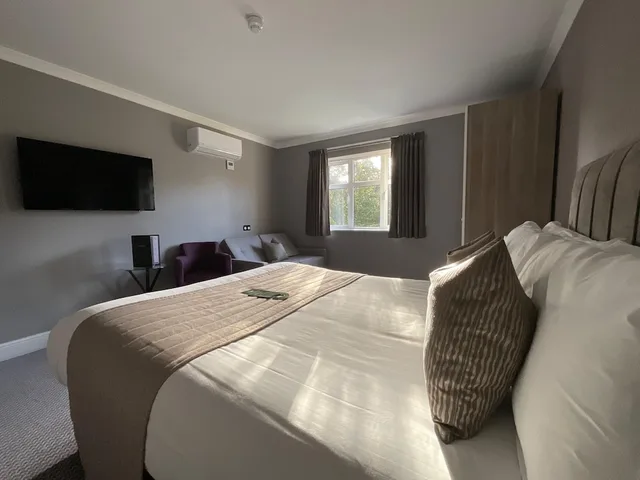 غرفة كلاسيكية بسرير كينج مع أريكة، The Riverside, WorldHotels Distinctive 3/6