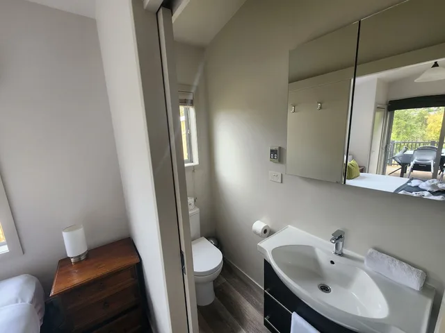 كابينة بريميوم بسريرين كينج، Pinewood Queenstown 3/5