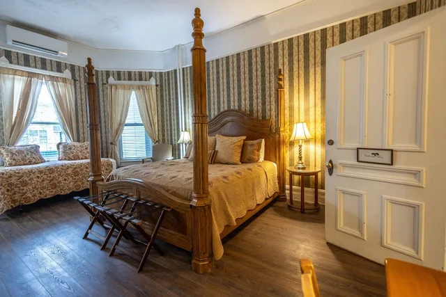غرفة عائلية بسرير كينج وسرير فردي، 1898 Waverly Inn 4/7