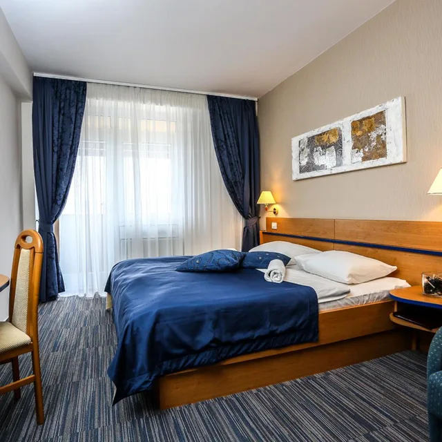 غرفة بسرير مزدوج بشرفة، Hotel Drazica - Hotel Resort Drazica 1/6