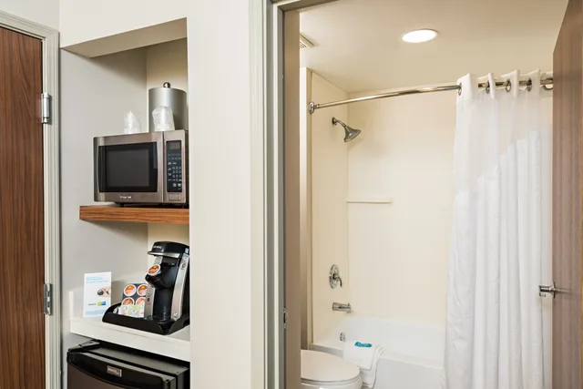 Feature, King Bed، Holiday Inn Express Hotel Suites Peoria North Glendale 2/2