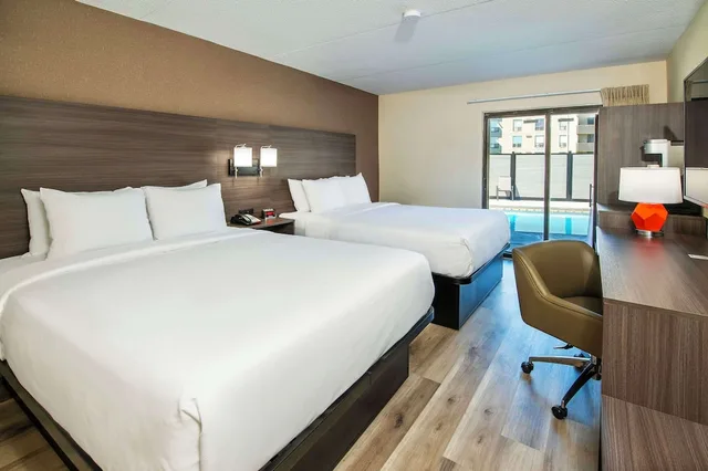 Room, 2 Queen Beds, Pool Access، Quality Inn Chatham, ON 1/7