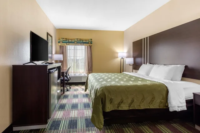 غرفة بسرير كينج لذوي الإعاقة، Quality Inn Cadiz, KY 1/4