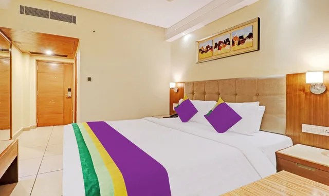 غرفة تنفيذية بسرير كينج، Oyo Rooms Ntr Health University 1/4