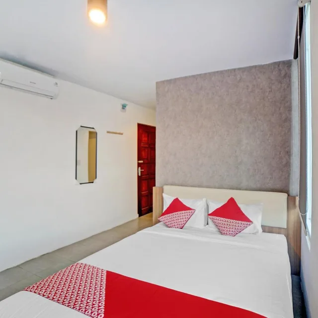 غرفة ديلوكس بسرير كينج، OYO 90559 Gamacity Residence 2/10