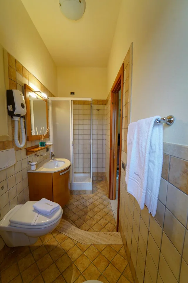 غرفة قياسية ثلاثية، La Bussola Hotel 5/8