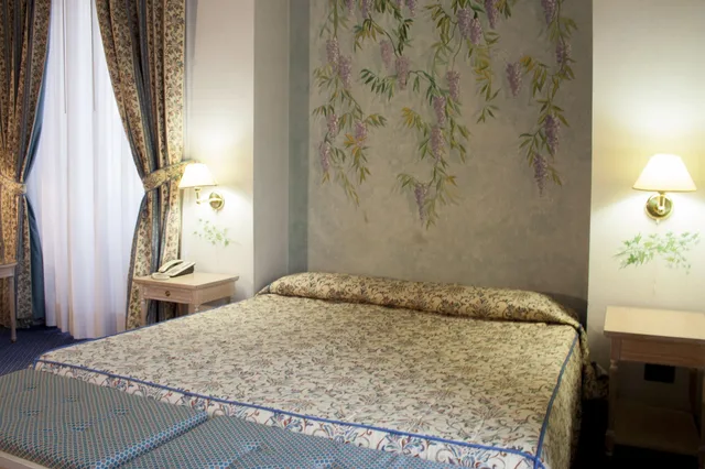 جناح جونيور بسرير مزدوج بإطلالة على البحر بشرفة مع أريكة، Hotel de La Ville 1/5