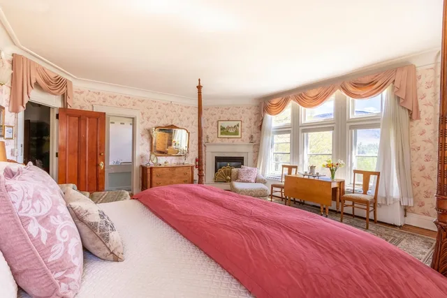 Grand, Mansion, King Bed, Panoramic Mountain View، Wilburton Inn 2/7