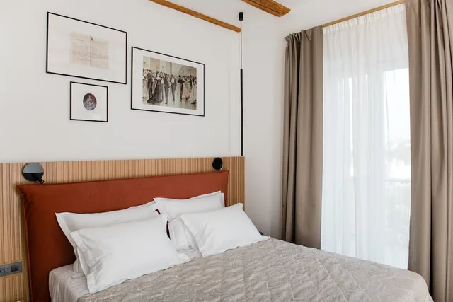 غرفة بسرير كينج بإطلالة على المدينة بشرفة، Boutique Hotel HOH 1/2