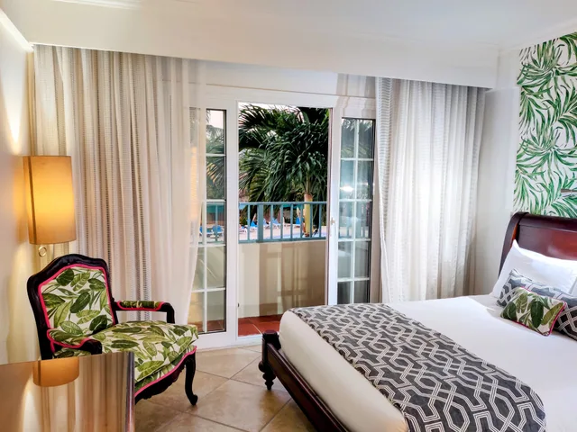 Room, Double Bed, Pool View, Coco Palm 7/10