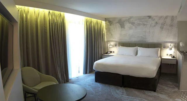 Deluxe, Family, King Bed, Sofa, DoubleTree by Hilton Hotel & Spa Chester 10/10