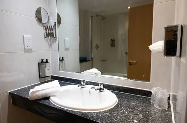 غرفة قياسية بسرير كينج، Best Western Plus Bentley Hotel & Spa 5/5