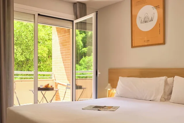 غرفة ثلاثية بشرفة، ROOMS CIENCIAS 2/10