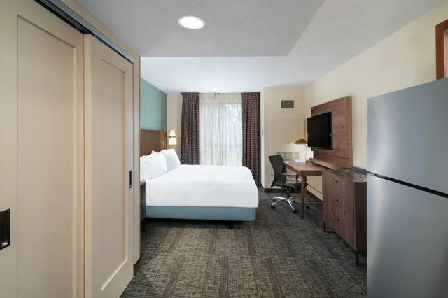 جناح استوديو بسرير كينج بمطبخ لذوي الإعاقة، Staybridge Suites Memphis-Poplar Ave East 3/5