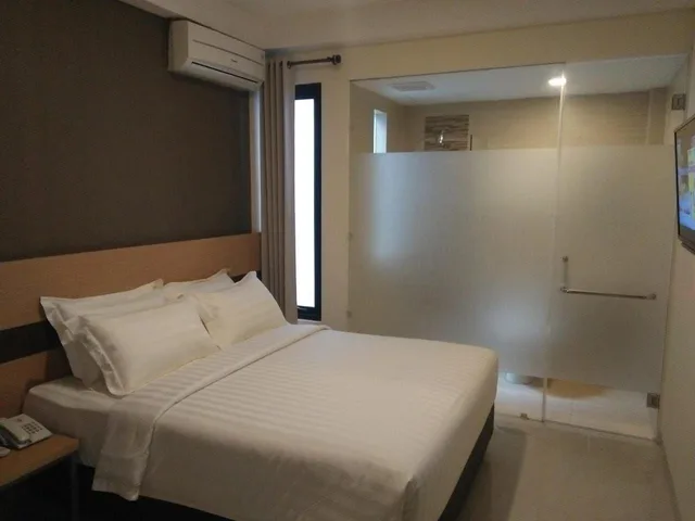 غرفة قياسية بسرير مزدوج، Sumi Hotel Surabaya 1/2