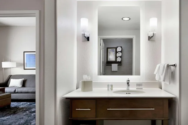 جناح بسرير كينج بغرفة نوم واحدة مع أريكة، Homewood Suites By Hilton Champaign-Urbana 5/6