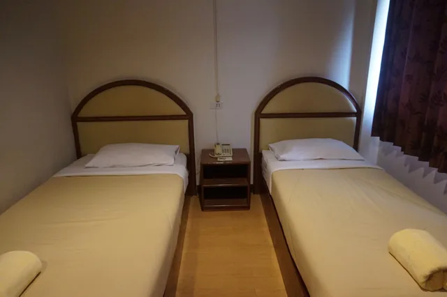 غرفة قياسية بسريرين منفصلين، Supak Hotel 1/2