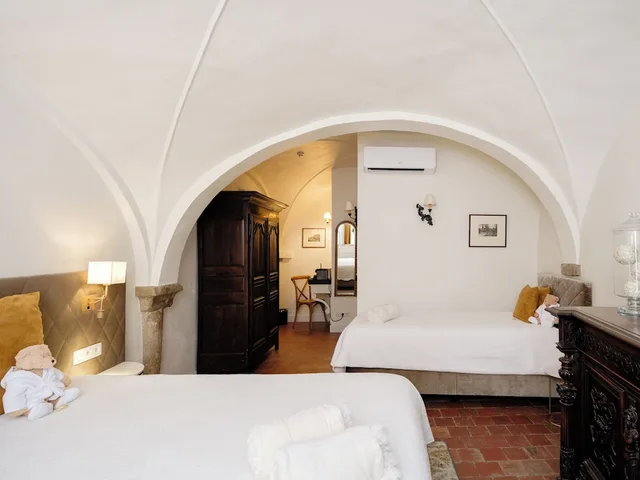 غرفة ديلوكس ثلاثية بسرير مزدوج وسرير فردي بإطلالة على القناة، Hotel Ter Brughe 4/8