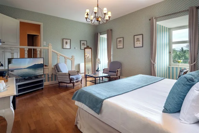 Suite, 1 Queen and 3 Single Beds, Chateau de Candie 2/10