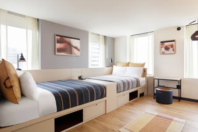 غرفة بسريرين كوين، Moxy Richmond Downtown 2/3