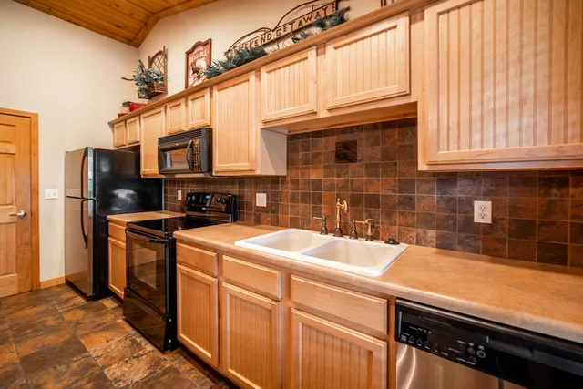كابينة غراند بسرير كينج بغرفة نوم واحدة بحوض جاكوزي، Cabins At Grand Mountain By Thousand Hills Resort 5/7