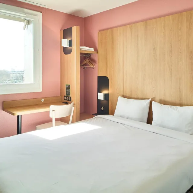 غرفة بسرير كينج، B&B HOTEL Paris Porte de la Villette 1/2