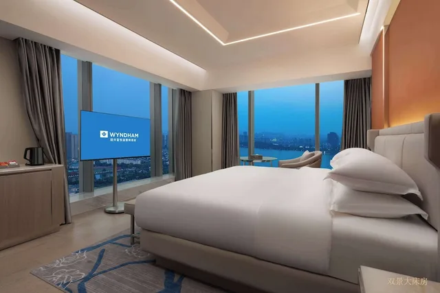غرفة تنفيذية بسرير كينج بإطلالة على البحيرة، Wyndham Shaoxing Keqiao 3/4