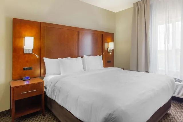 غرفة قياسية بسرير كينج، Comfort Inn & Suites Sterling CO 5/7