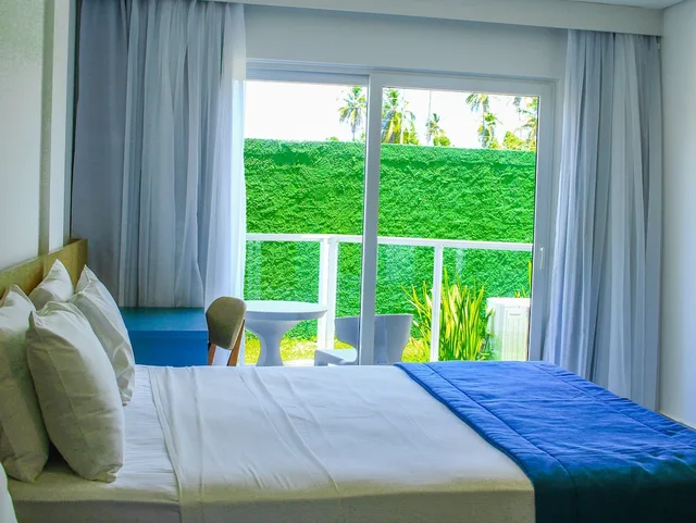 غرفة قياسية بسرير مزدوج وسرير فردي بإطلالة على البحر، Maragogi Brisa Exclusive Hotel 1/5
