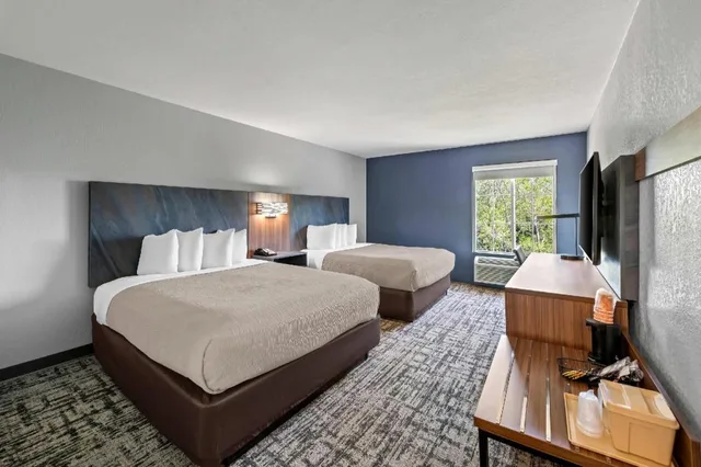 Efficiency, 2 Queen Beds, Accessible، Quality Inn & Suites Manhattan 1/3