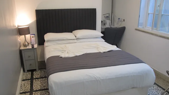 Room, Double Bed, Alhambra Hotel 4/5