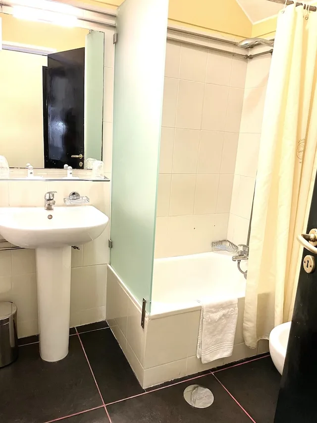 Standard, Twin Beds, Universal Hotel 3/3