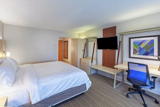 جناح بسرير كينج، Holiday Inn Express Hotel Suites Jenks 2/4