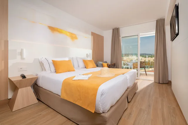 Standard, Twin Beds, Pool View, L Azure Hotel 2/3