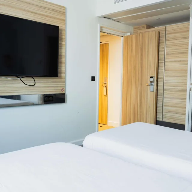 غرفة عائلية بسرير مزدوج وسرير فردي مع أريكة، Novotel Valence Sud 1/7