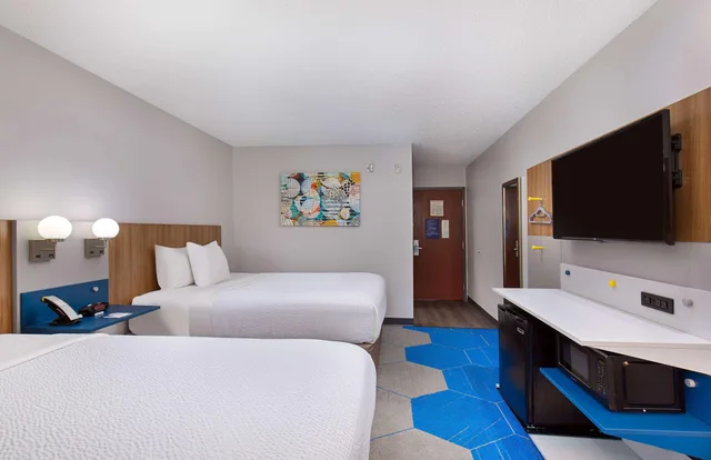 غرفة بسريرين كوين، Microtel Inn And Suites Columbus North 2/3