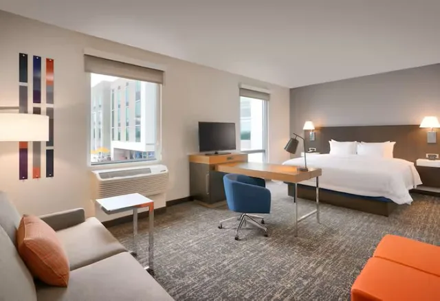 استوديو بسرير كينج، Hampton Inn Suites Anaheim Resort Convention Center 1/3