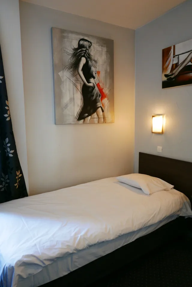 غرفة مفردة، Hotel de Normandie 8/12