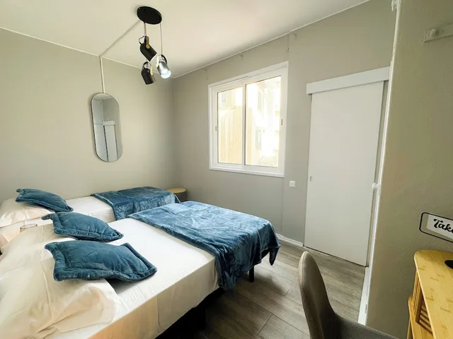 Multiple Bedrooms, Basic, Triple, 1 Double and 1 Single Bed, Accessible، Monaco 8/10