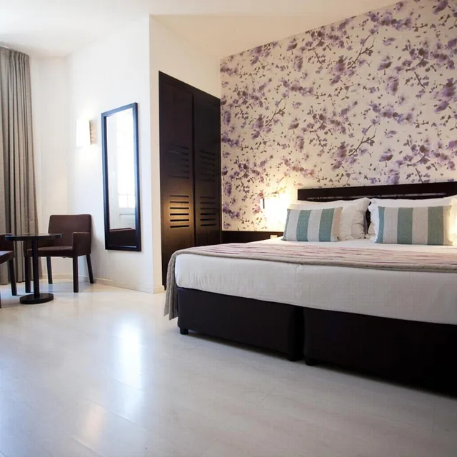 Superior, Double or Twin Bed, Street View، Internacional Design Hotel 2/8
