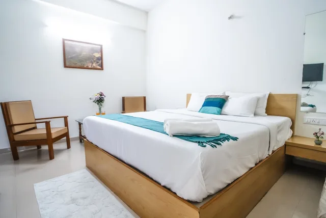 غرفة ديلوكس بسرير كينج، Hotel Kaka's Sai Krupa 1/3