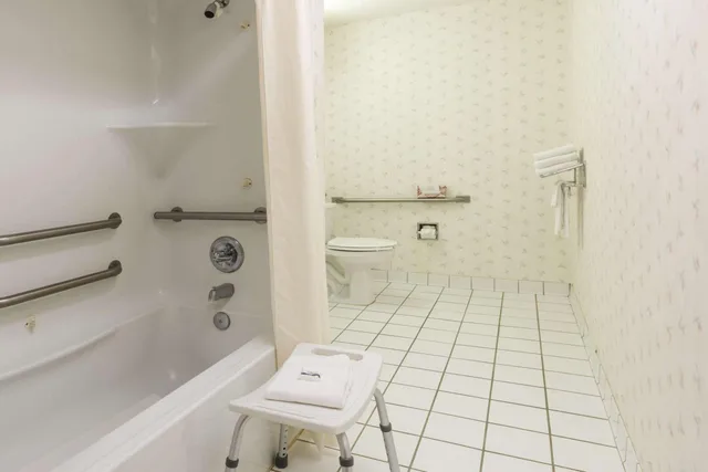 غرفة بسريرين كوين لذوي الإعاقة، Microtel Inn by Wyndham Matthews/Charlotte 8/9