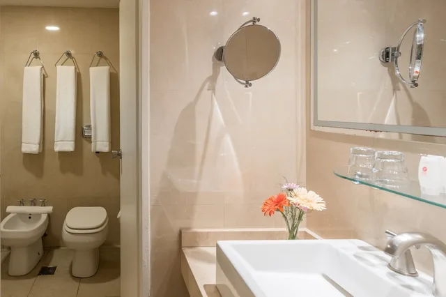 غرفة قياسية ثلاثية بسرير مزدوج وسرير فردي، Exe Hotel Colon 4/10