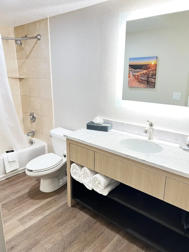 جناح عائلي بسرير كينج وسريرين كوين بمطبخ صغير، La Quinta Inn & Suites by Wyndham Boise Towne Square 3/4