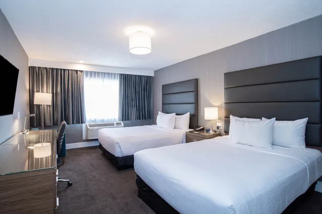 غرفة قياسية بسريرين كوين، Sandman Hotel Edmonton West 2/5